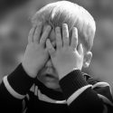 幼児が感情をコントロールできないのは当然。必要なのは親の忍耐力?